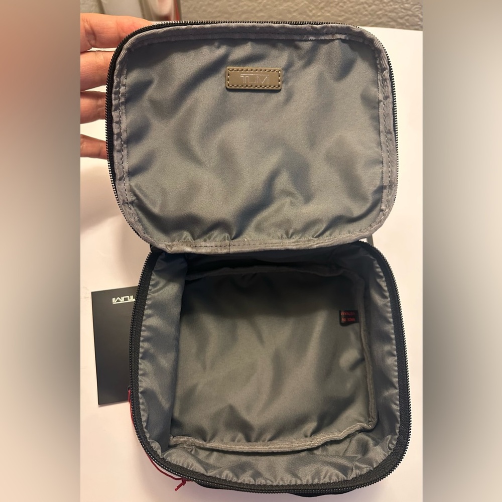 Brand New with Tag TUMI Travel Pouch Camouflage City Map Print - Picture 4 of 4